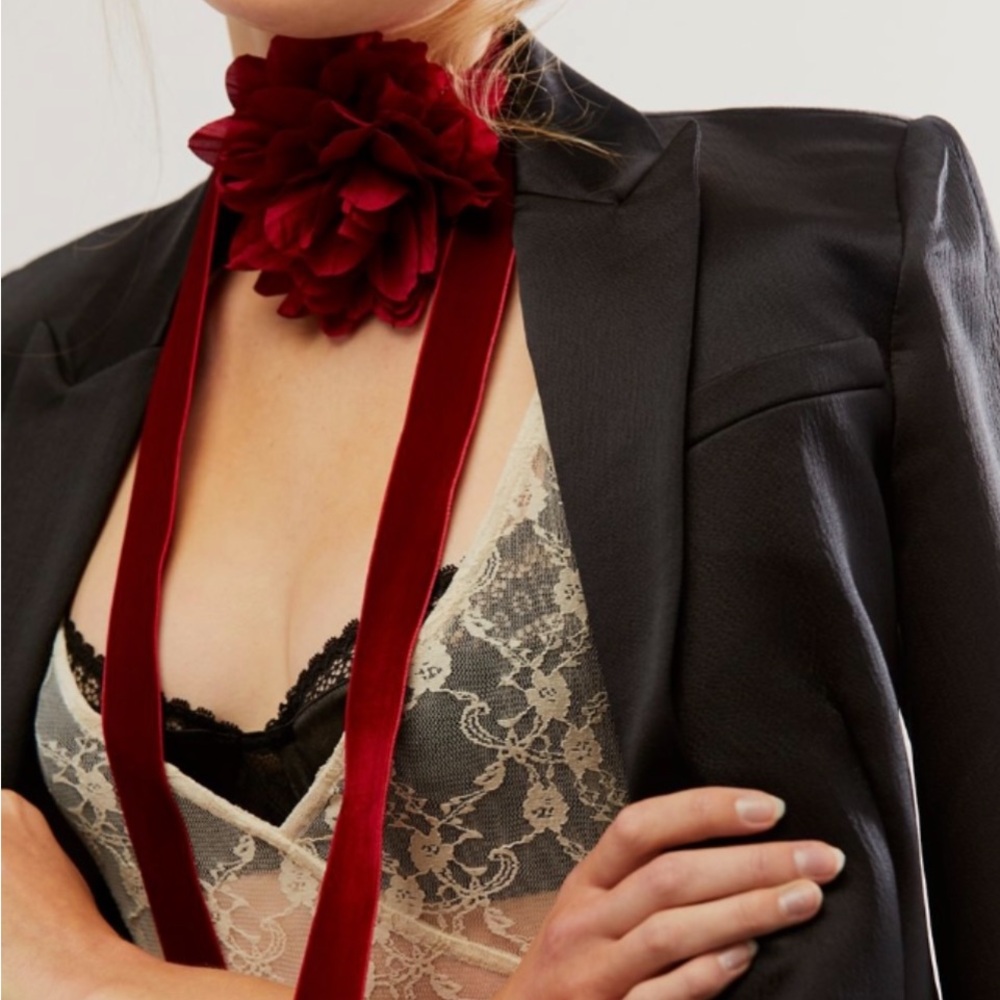 Free People Melody  Flower Choker Burgundy, Velvet with clasp OS, necklace - Picture 3 of 8